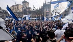 Verona-Napoli, il web ritrova i campioni ma il gesto di Kvara scatena la bufera
