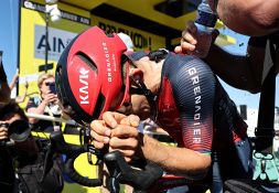 Tour de France 13° tappa: Kwiatkowski trionfa sul Grand Colombier. Pogacar punge, Vingegaard non crolla
