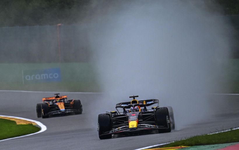 F1 GP Belgio, Sprint Race pazza ma vince sempre Verstappen. Ferrari senza guizzi: Sainz 4°, Leclerc 5°