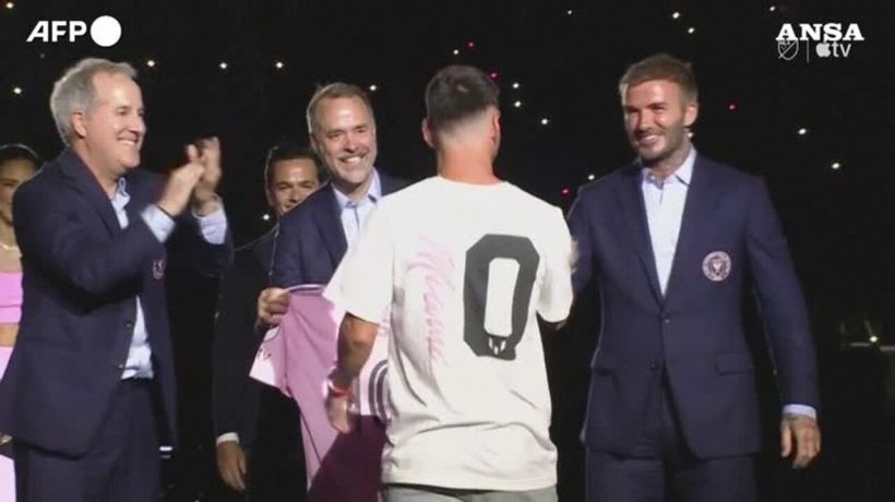 L'Inter Miami presenta trionfalmente Messi, l'ovazione dei fan