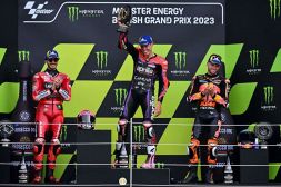 MotoGP GP Gran Bretagna: a Silverstone Aprilia festeggia con Espargarò, Bagnaia concede la vittoria