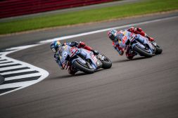 MotoGP, GP Gran Bretagna: Bezzecchi svetta nelle Libere 1, colpi di scena nelle nuove FP2