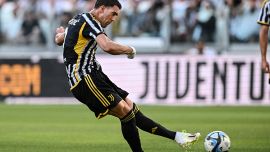 Juventus, Vlahovic salta anche il derby: la pubalgia è la grande paura dei tifosi bianconeri