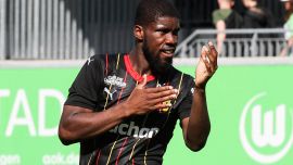 Danso rinnova con il Lens e l’annuncio del club francese è uno sfottò al Napoli. Il video