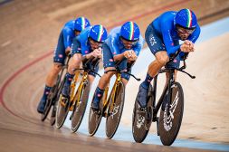 Mondiali ciclismo su pista, Ganna trascina l’Italia: inseguimento a squadre in finale contro la Danimarca