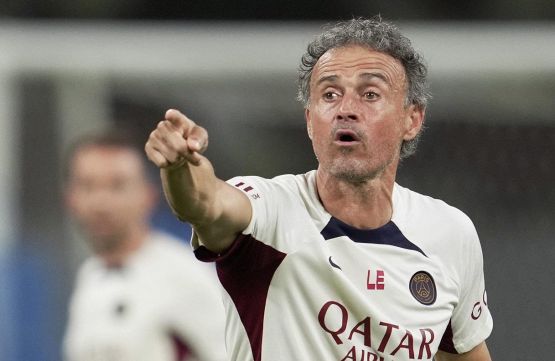 Luis Enrique risponde alle voci sull'addio al PSG con un post sui social