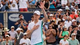 Tennis ATP Finals, Sinner a Torino si allena col baby Fonseca: brivido per un fastidio alla schiena