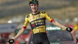 Vuelta 2023 6a tappa, la Jumbo Visma mostra i muscoli: vince Kuss ma Evenepoel si salva
