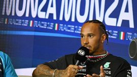 F1, Mercedes mette fine alla telenovela Hamilton-Ferrari: ufficiale il rinnovo di Lewis, conferma per Russell