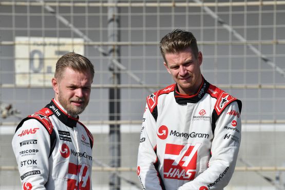 F1, Alfa Romeo conferma Zhou con Bottas per il 2024, ufficiale. Altra porta chiusa per Schumacher