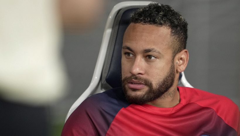 Neymar in fuga dal PSG: il brasiliano ha chiesto la cessione, scoppia un altro caso dopo Mbappé