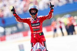 MotoGP Austria: Bagnaia domina e vince sotto gli occhi di Rossi. Bezzecchi sul podio