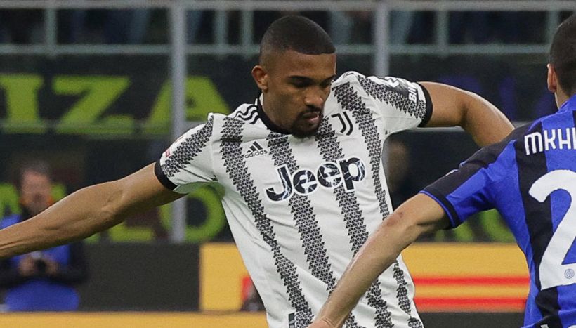 Juventus, Allegri perde Alex Sandro: infortunio più grave del previsto, costretto a lungo stop