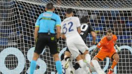 Napoli-Lazio, moviola: Due gol annullati e rigori negati, che caos al Maradona