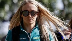 Jessica Hawkins test con l’Aston Martin: prima donna in Formula 1 dal 2018