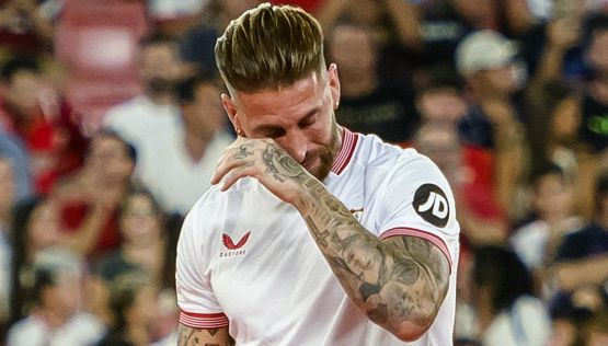Sergio Ramos, le foto dell'emozionante ritorno al Siviglia, tra lacrime e gioia
