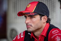 F1, GP Singapore, Sainz: "Con la Ferrari le cose stanno andando meglio". Verstappen si nasconde: "Non saremo competitivi"