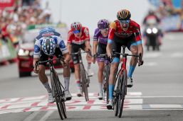 Vuelta 2023 tappa 20, Poels beffa Evenepoel nel giorno del trionfo di Sepp Kuss