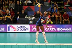 Volley, Paola Egonu su Instagram: “La situazione cambierà”. Post criptico, selfie e mise total black