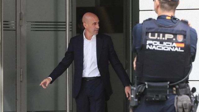 Está bajo investigación por lavado de dinero y corrupción.