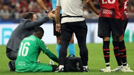 Champions, Maignan si ferma durante Milan-Newcastle:  il bollettino medico, quando dovrà stare fuori