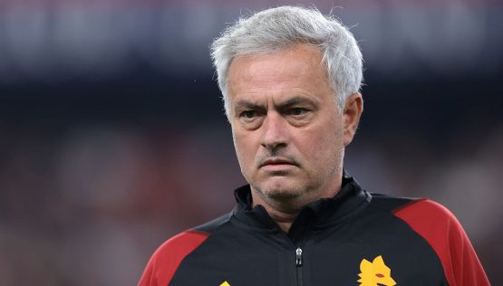 Roma, Mourinho: "Non sono io il problema, ho detto no a offerta super. Alla squadra ho fatto un discorso"