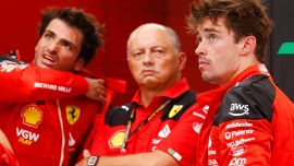 F1 Ferrari, la Spagna celebra Sainz e affossa Leclerc: 'Carlos come Tyson, il principino va ko'