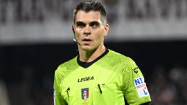 Serie A, gli arbitri della 32a giornata, le designazioni: Sozza per Lazio-Roma, l'ultima volta diede 2 rigori ai giallorossi