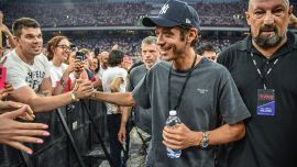 Valentino Rossi riceve le chiavi di Tavullia e vuota il sacco sull'incidente di Bagnaia, su Biaggi, Stoner e Lorenzo