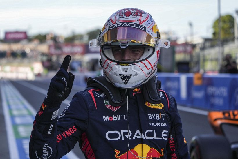 F1 Gp Giappone: Verstappen torna dominatore, Red Bull campione costruttori. Ferrari battute dalle McLaren. Leclerc e Sainz fuori dal podio