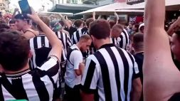 Champions League, tifosi del Newcastle cantano in zona Navigli