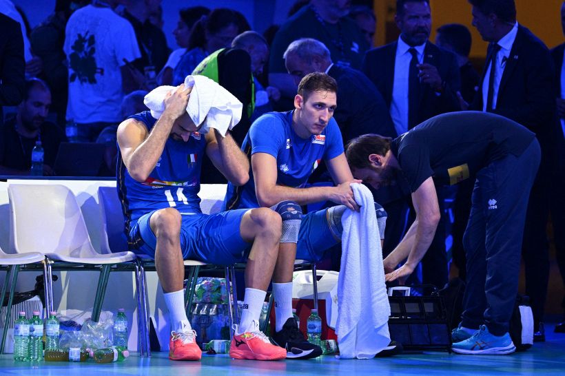 Volley, Italia rincuorata da Mattarella dopo la finale con la Polonia: Mughini fa polemica sugli stipendi