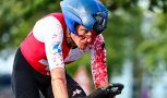 Ciclismo, la terribile caduta di Kung agli Europei: il casco gli salva la vita