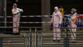 Orrore in Belgio: la ricostruzione della notte di paura, svedesi sotto choc, morto l'attentatore