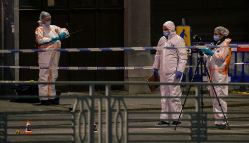 Orrore in Belgio: la ricostruzione della notte di paura, svedesi sotto choc, morto l'attentatore