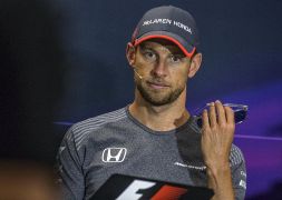 McLaren festeggia 500 podi in F1 ma la gaffe è imperdonabile, Jenson Button risponde al veleno