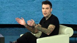Fedez ospite di Fabio Fazio a 'Che tempo che fa': in lacrime per Gianluca Vialli. Appello a Meloni per malattie mentali