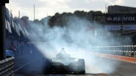 Formula E, paura a Valencia: scoppia un incendio ai box durante i test, meccanico in ospedale. Sessione cancellata