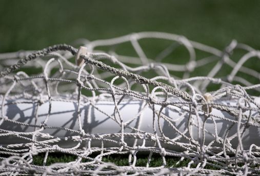 Casertana-Catania, scontri tra tifosi: agguato con spranghe e strade bloccate. Tensione anche in Lecce-Napoli