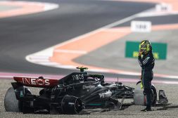 F1 GP Qatar, Hamilton chiude il caso Mercedes. E Vasseur svela i problemi Ferrari a Losail