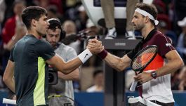 Tennis, Shanghai: Dimitrov sorprende Alcaraz, Carlos in crisi di gioco e risultati