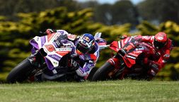 MotoGP Australia: finale pazzesco, Zarco vince su Bagnaia che va a +27 su Martin tradito dalle gomme. Podio Di Giannantonio