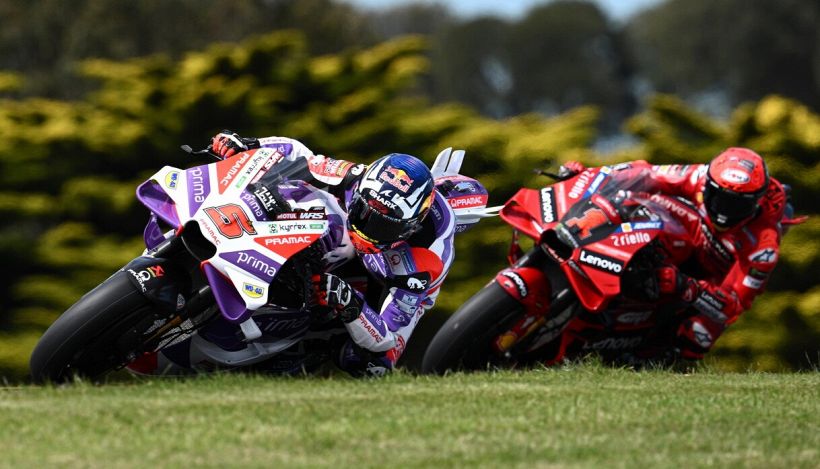 MotoGP Australia: finale pazzesco, Zarco vince su Bagnaia che va a +27 su Martin tradito dalle gomme. Podio Di Giannantonio