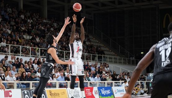 Basket serie A 3a giornata top e flop: Logan, eterno ragazzo. Bilan, uno da poster anni '80. La via Crucis di Brindisi