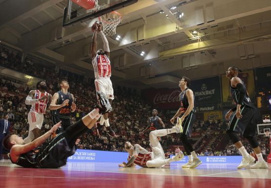 Basket, John Holland costretto a scappare da un’altra guerra: dopo Kazan, la fuga da Tel Aviv