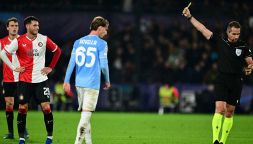 Feyenoord-Lazio, moviola: l’arbitro perde il controllo e ne ammonisce 11