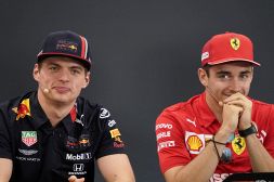 F1, Leclerc contro Verstappen: la sfida continua sul campo di padel, foto e video virali