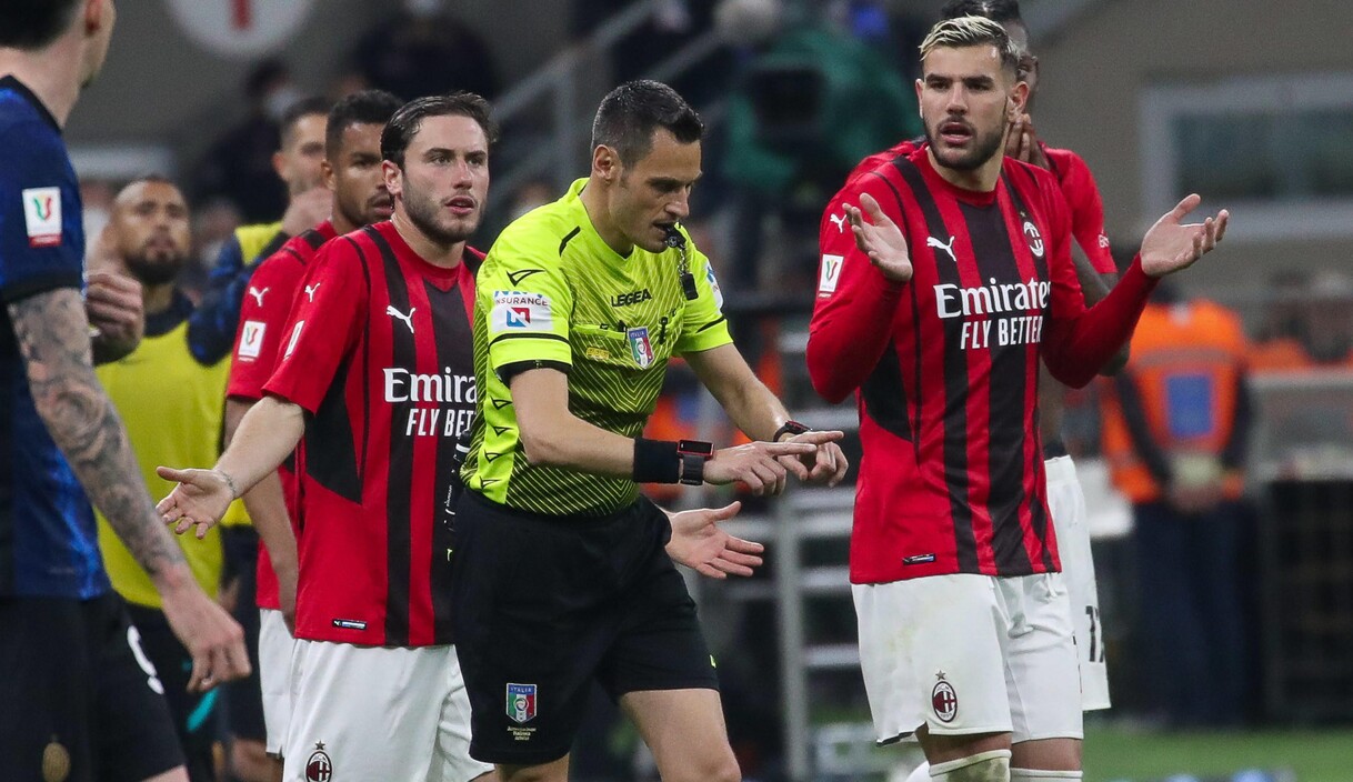 Arbitri: Fermati Ancora Massa E Pezzuto, Ecco Chi Fischia In Milan-Juve ...