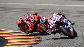 MotoGP Giappone dimezzato dalla pioggia: Martin vince ancora, Bagnaia 2° dista solo 3 punti. Podio per Marquez