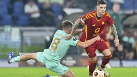 Roma-Slavia Praga, moviola: la gomitata sospetta e i cartellini che mancano